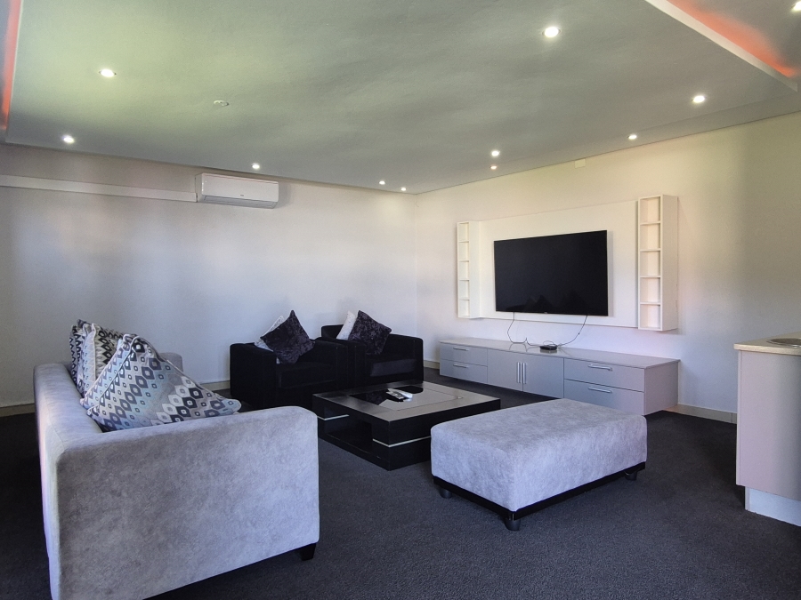 5 Bedroom Property for Sale in Tinley Manor KwaZulu-Natal