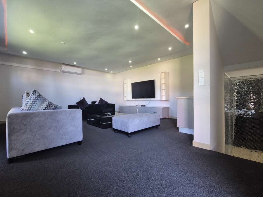 5 Bedroom Property for Sale in Tinley Manor KwaZulu-Natal