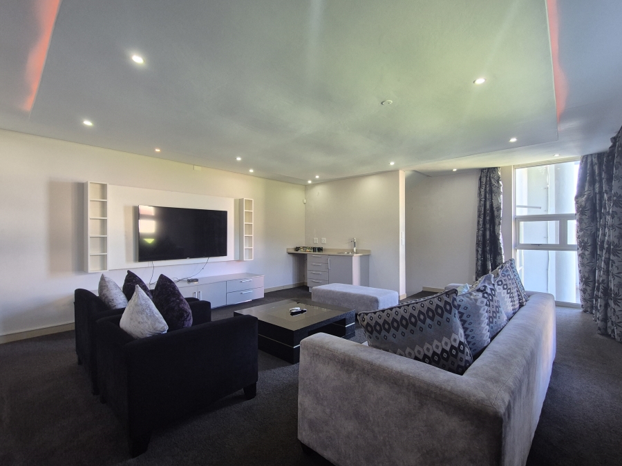 5 Bedroom Property for Sale in Tinley Manor KwaZulu-Natal