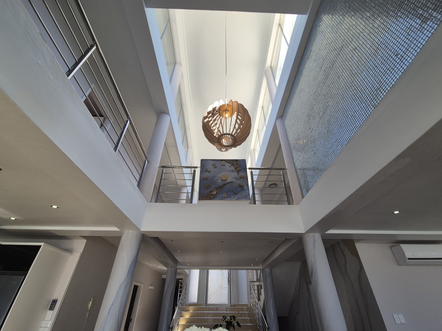 5 Bedroom Property for Sale in Tinley Manor KwaZulu-Natal