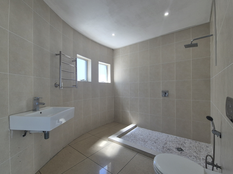 5 Bedroom Property for Sale in Tinley Manor KwaZulu-Natal