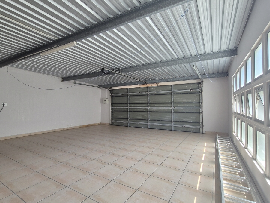 5 Bedroom Property for Sale in Tinley Manor KwaZulu-Natal