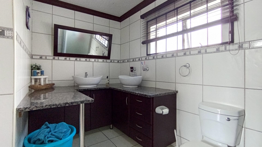 5 Bedroom Property for Sale in Orient Heights KwaZulu-Natal