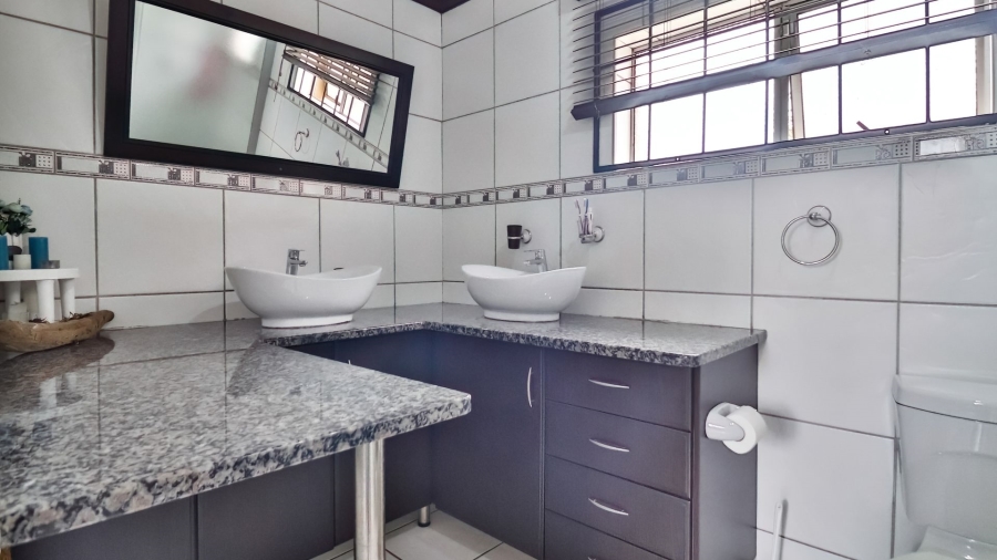 5 Bedroom Property for Sale in Orient Heights KwaZulu-Natal