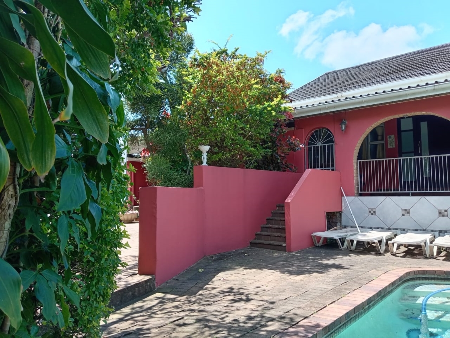 7 Bedroom Property for Sale in Amanzimtoti KwaZulu-Natal