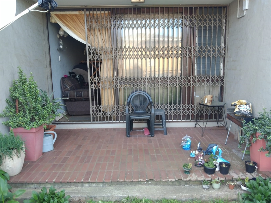 2 Bedroom Property for Sale in Amanzimtoti KwaZulu-Natal