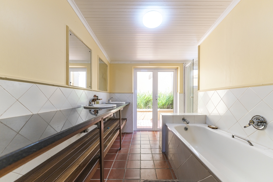 6 Bedroom Property for Sale in Prince