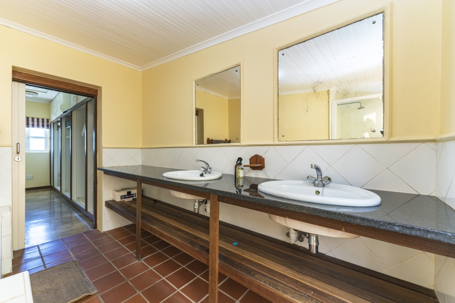 6 Bedroom Property for Sale in Prince