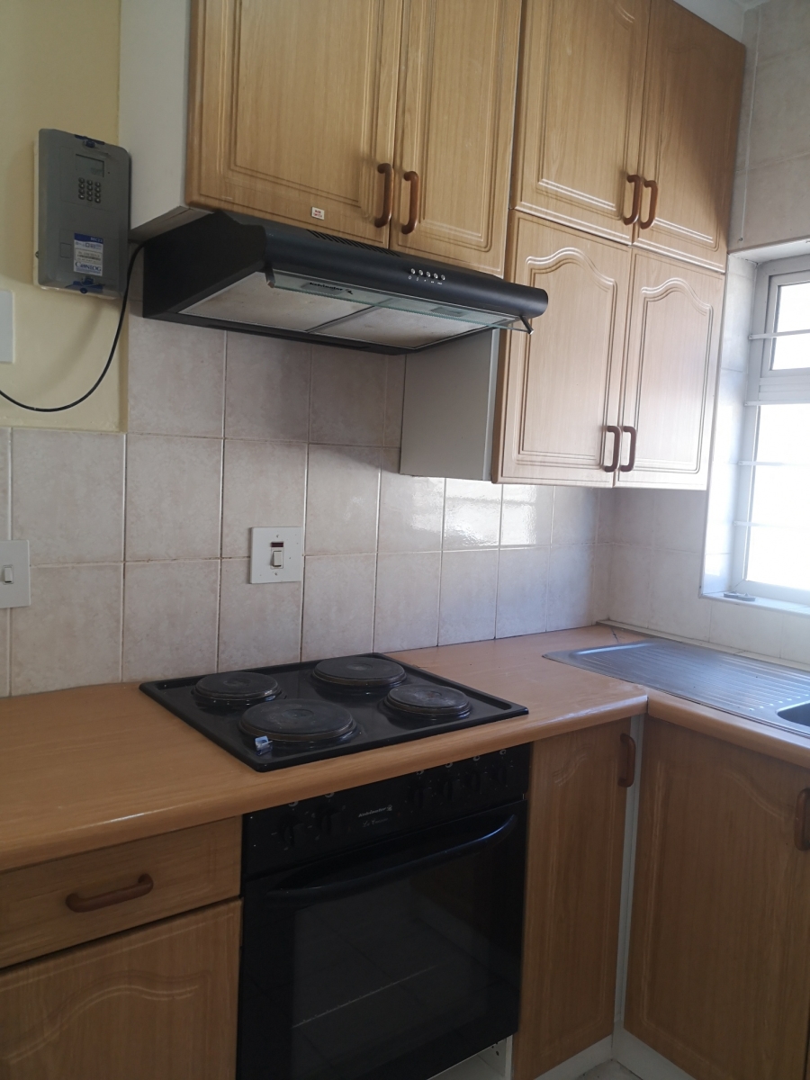 To Let 1 Bedroom Property for Rent in Essenwood KwaZulu-Natal