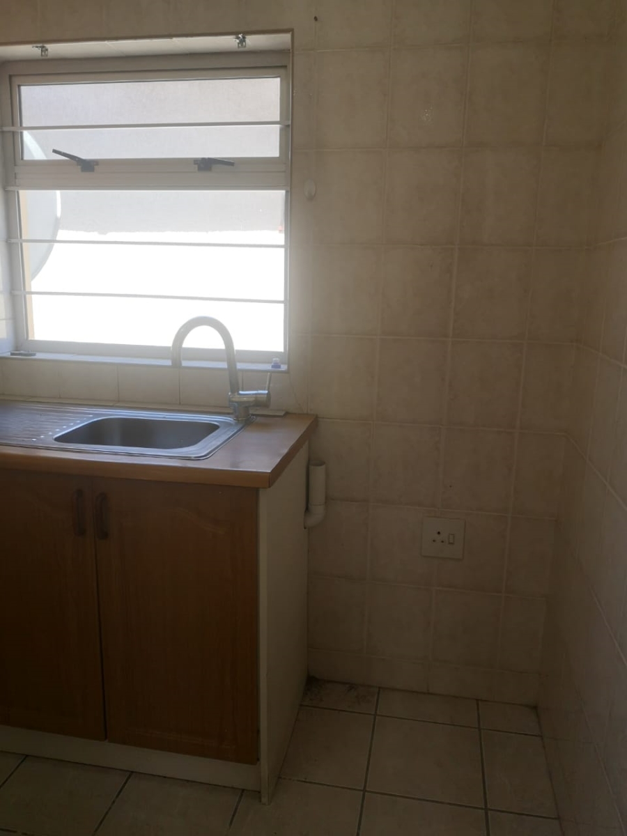 To Let 1 Bedroom Property for Rent in Essenwood KwaZulu-Natal