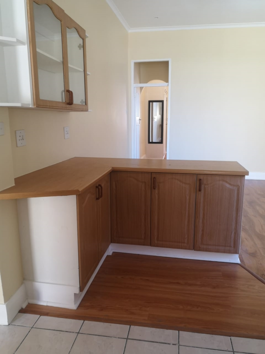 To Let 1 Bedroom Property for Rent in Essenwood KwaZulu-Natal