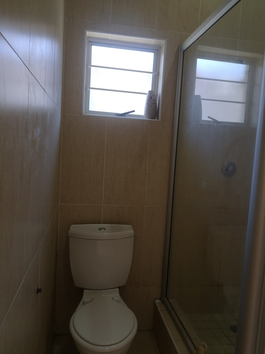 To Let 1 Bedroom Property for Rent in Essenwood KwaZulu-Natal