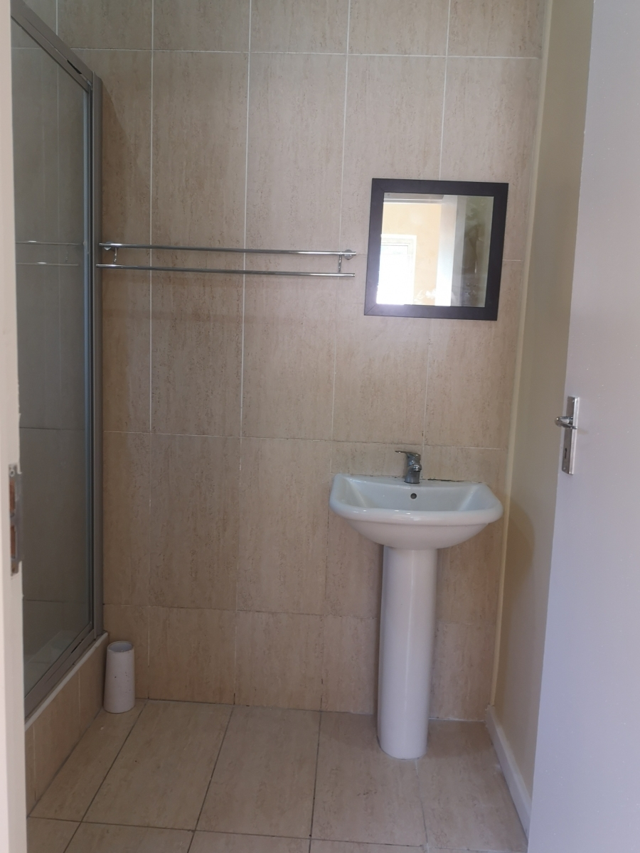 To Let 1 Bedroom Property for Rent in Essenwood KwaZulu-Natal