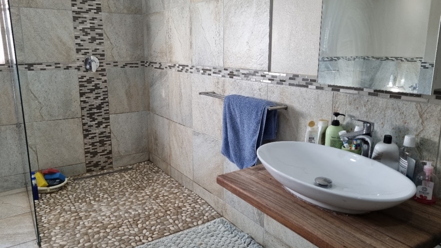 5 Bedroom Property for Sale in Mountain Homes KwaZulu-Natal