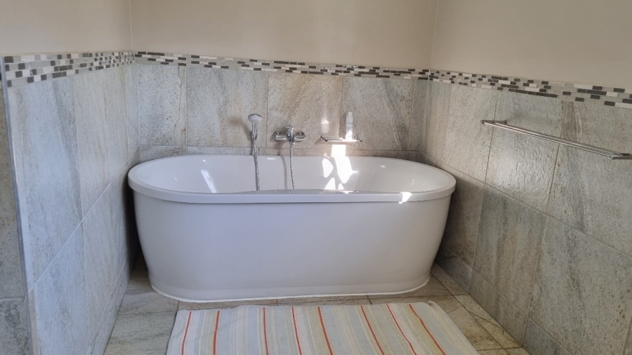 5 Bedroom Property for Sale in Mountain Homes KwaZulu-Natal