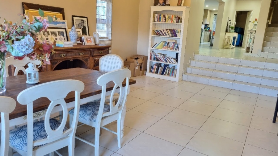 5 Bedroom Property for Sale in Mountain Homes KwaZulu-Natal