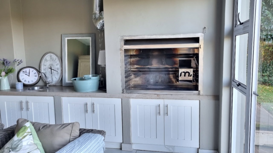 5 Bedroom Property for Sale in Mountain Homes KwaZulu-Natal