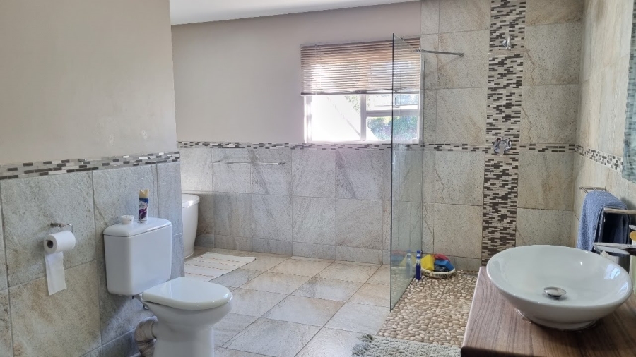 5 Bedroom Property for Sale in Mountain Homes KwaZulu-Natal