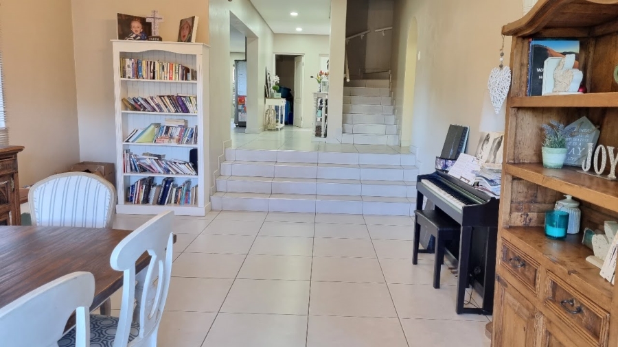 5 Bedroom Property for Sale in Mountain Homes KwaZulu-Natal