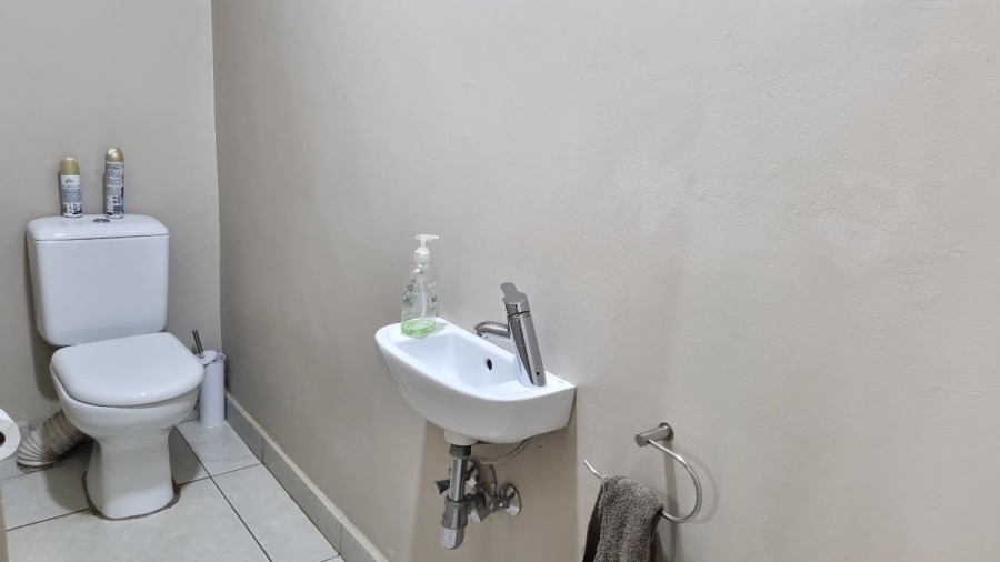 5 Bedroom Property for Sale in Mountain Homes KwaZulu-Natal