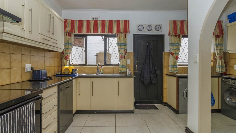 3 Bedroom Property for Sale in Kloof KwaZulu-Natal