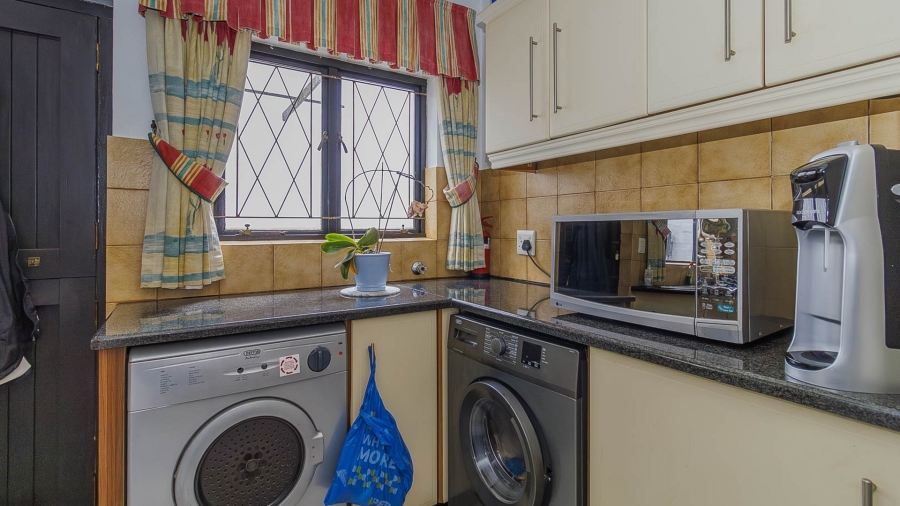 3 Bedroom Property for Sale in Kloof KwaZulu-Natal