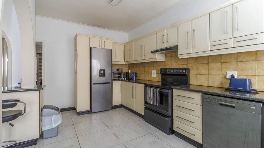 3 Bedroom Property for Sale in Kloof KwaZulu-Natal