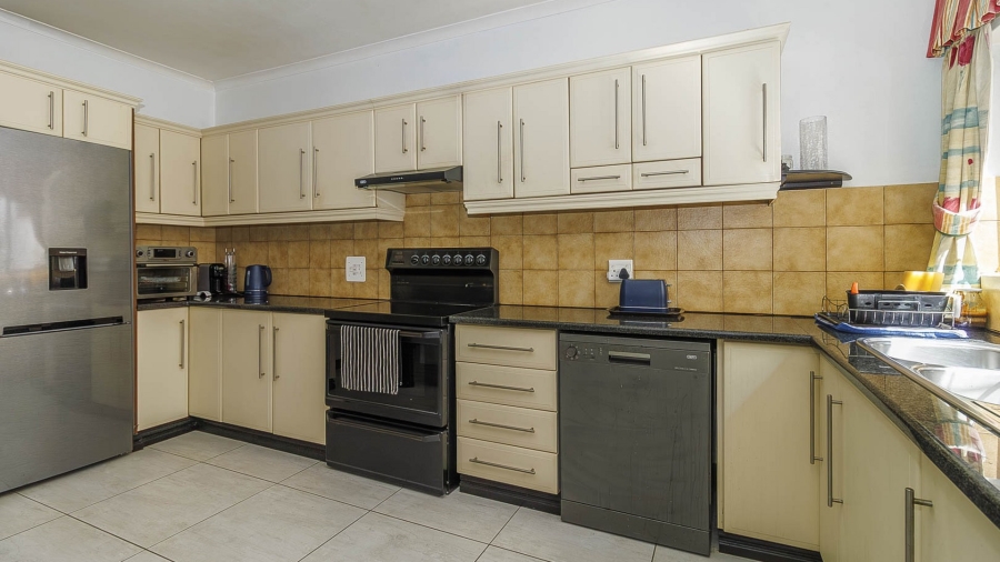 3 Bedroom Property for Sale in Kloof KwaZulu-Natal