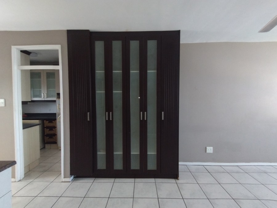 To Let 1 Bedroom Property for Rent in Essenwood KwaZulu-Natal