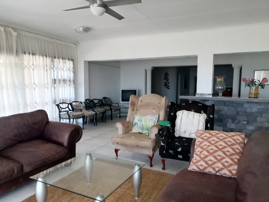 4 Bedroom Property for Sale in Hibberdene KwaZulu-Natal