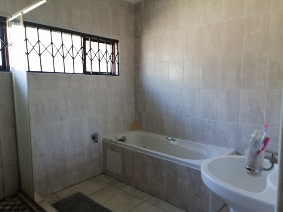4 Bedroom Property for Sale in Hibberdene KwaZulu-Natal
