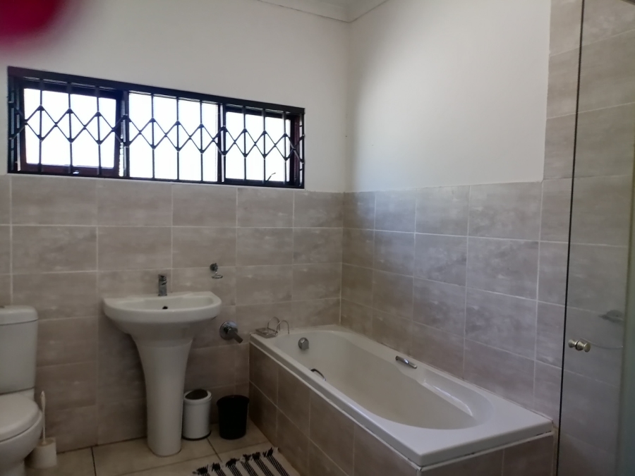 4 Bedroom Property for Sale in Hibberdene KwaZulu-Natal