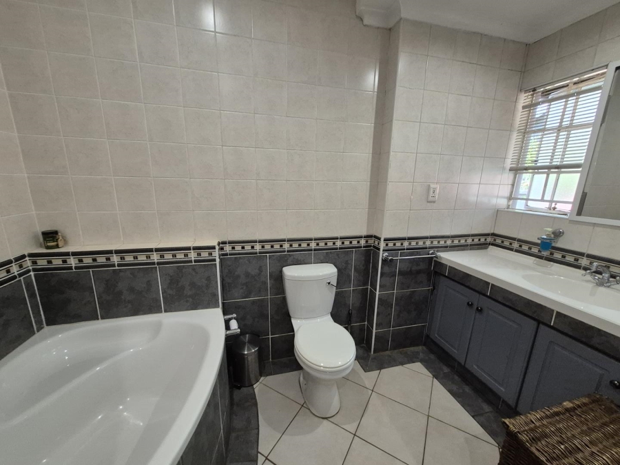 5 Bedroom Property for Sale in Oak Park KwaZulu-Natal