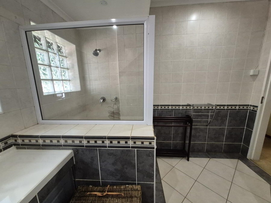 5 Bedroom Property for Sale in Oak Park KwaZulu-Natal