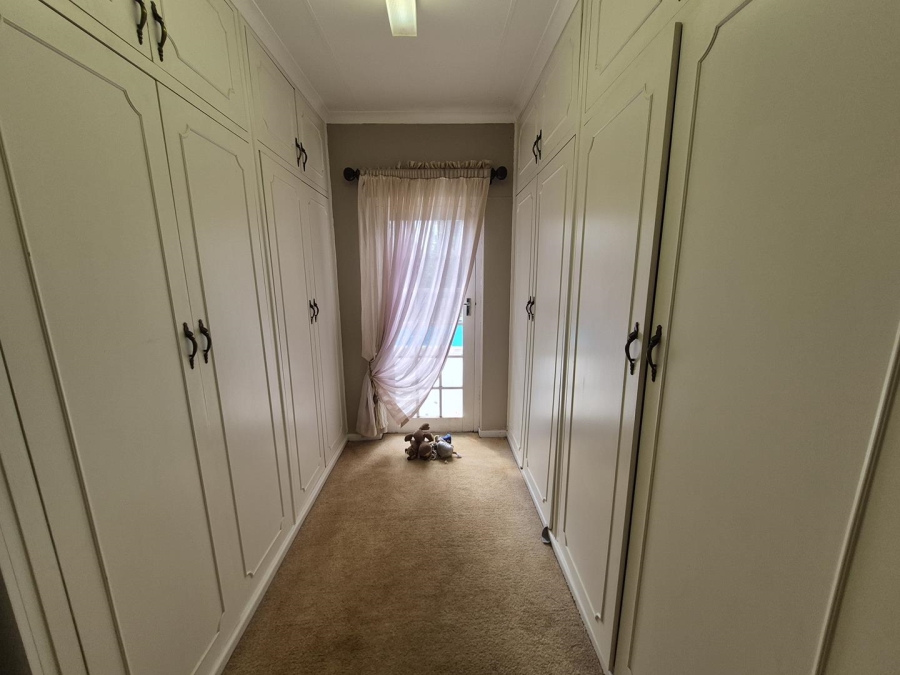 5 Bedroom Property for Sale in Oak Park KwaZulu-Natal