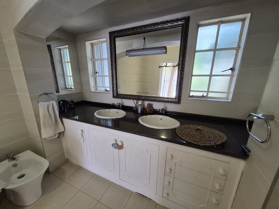 5 Bedroom Property for Sale in Oak Park KwaZulu-Natal