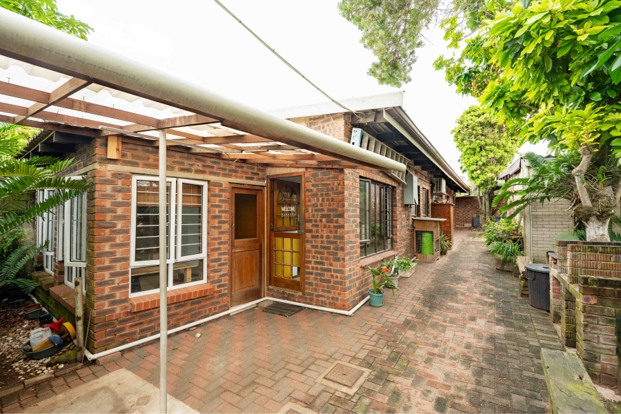 6 Bedroom Property for Sale in Warner Beach KwaZulu-Natal