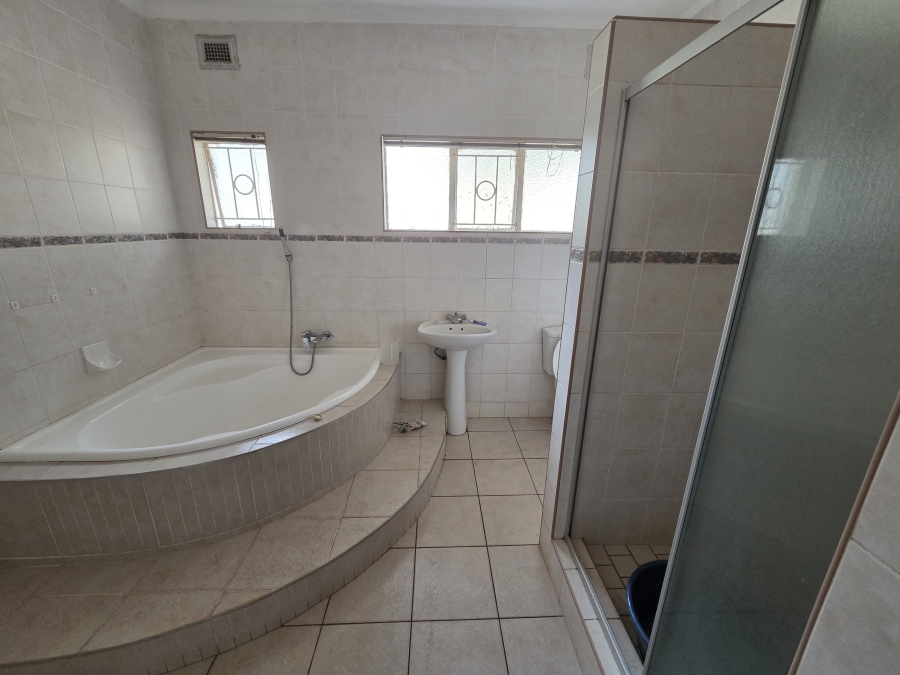 To Let 5 Bedroom Property for Rent in Bluff KwaZulu-Natal