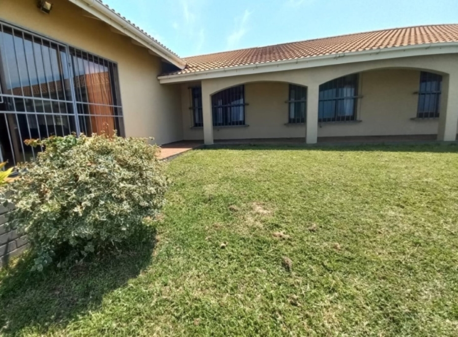 5 Bedroom Property for Sale in Uvongo KwaZulu-Natal