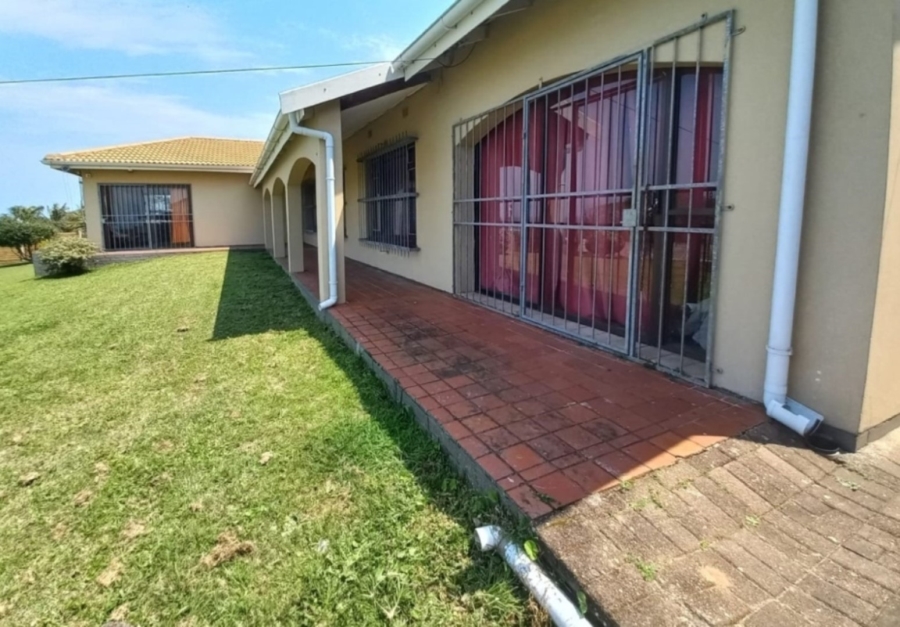 5 Bedroom Property for Sale in Uvongo KwaZulu-Natal