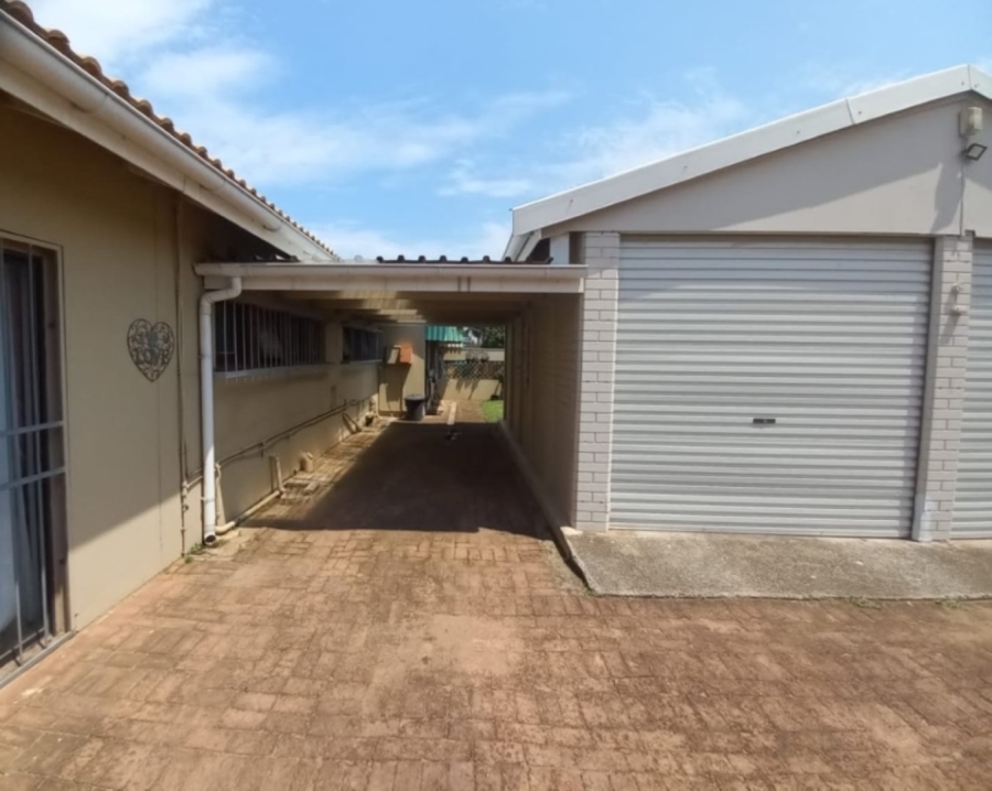 5 Bedroom Property for Sale in Uvongo KwaZulu-Natal
