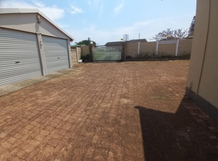 5 Bedroom Property for Sale in Uvongo KwaZulu-Natal