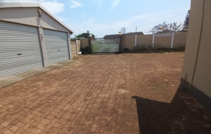 5 Bedroom Property for Sale in Uvongo KwaZulu-Natal
