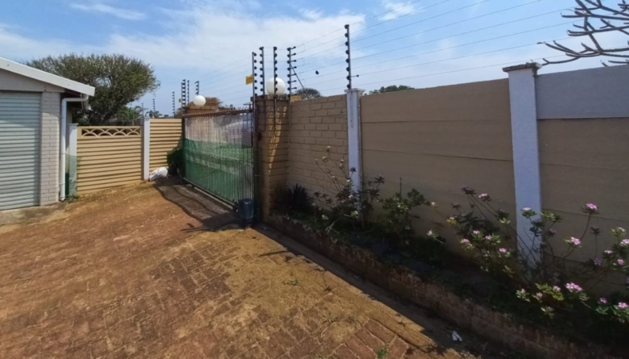 5 Bedroom Property for Sale in Uvongo KwaZulu-Natal