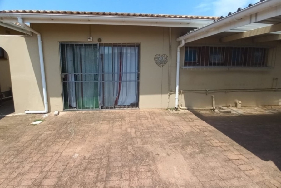 5 Bedroom Property for Sale in Uvongo KwaZulu-Natal