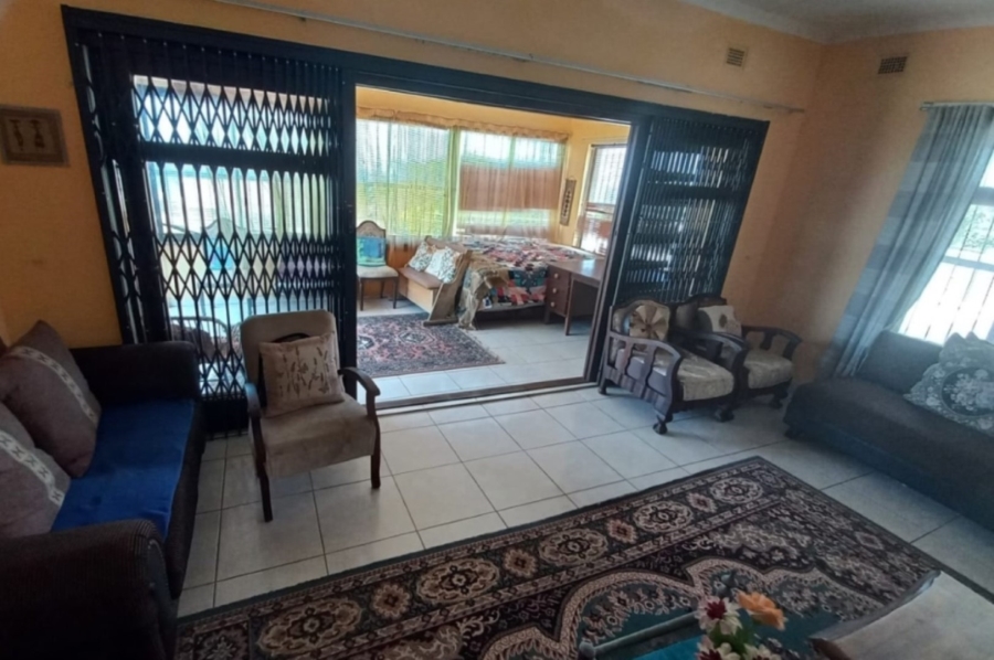 5 Bedroom Property for Sale in Uvongo KwaZulu-Natal
