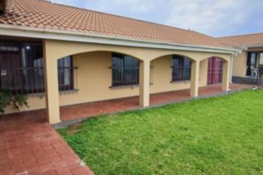 5 Bedroom Property for Sale in Uvongo KwaZulu-Natal