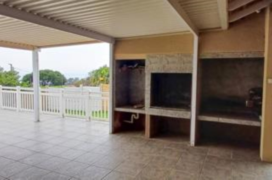 5 Bedroom Property for Sale in Uvongo KwaZulu-Natal
