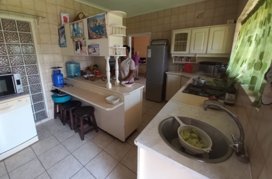 5 Bedroom Property for Sale in Uvongo KwaZulu-Natal