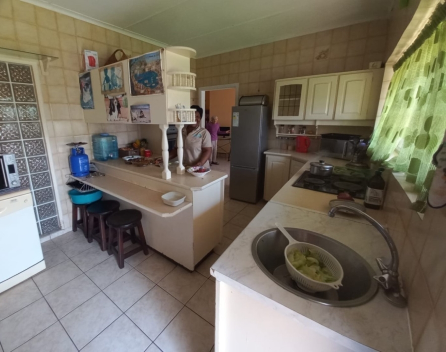 5 Bedroom Property for Sale in Uvongo KwaZulu-Natal